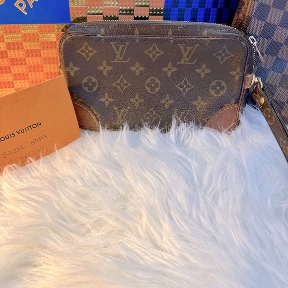 Louis Vuitton Handbags - Auth Louis Vuitton Marly Dragonne PM Clutch Bag